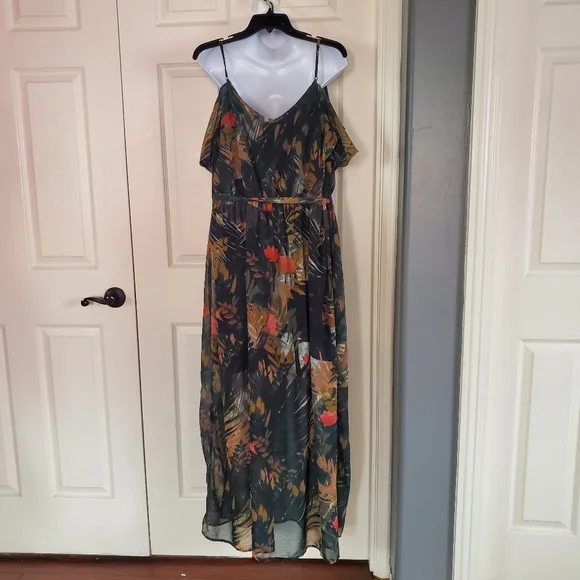 City Chic Floral Panter Cold-Shoulder Maxi Dress Short Sleeves 20W Slits Boho - Picture 6 of 14